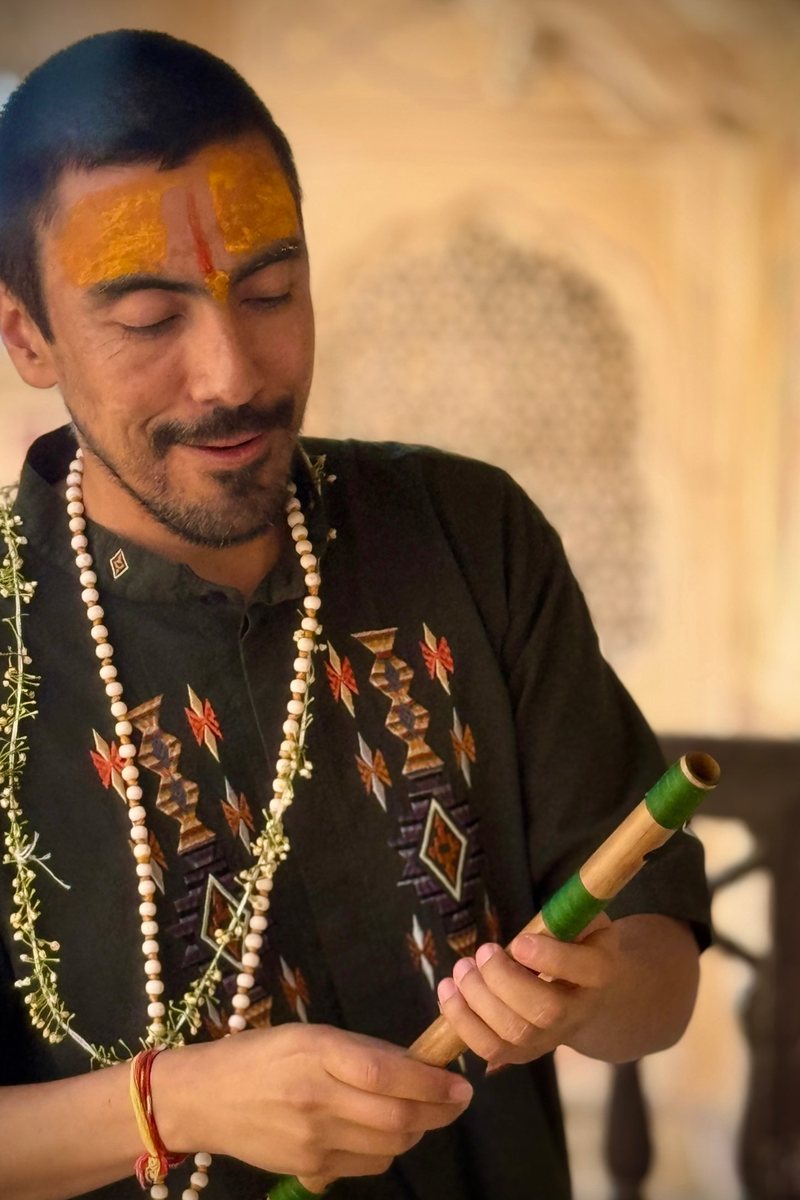 Gustavo Pérez durante el retiro en India
